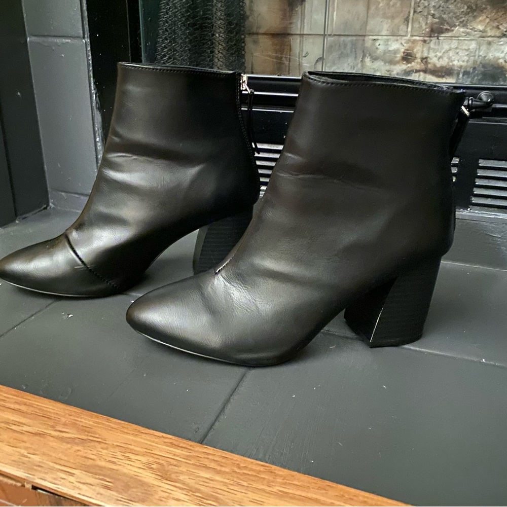 Black Qupid booties, with zip closure EUC, size 8.5